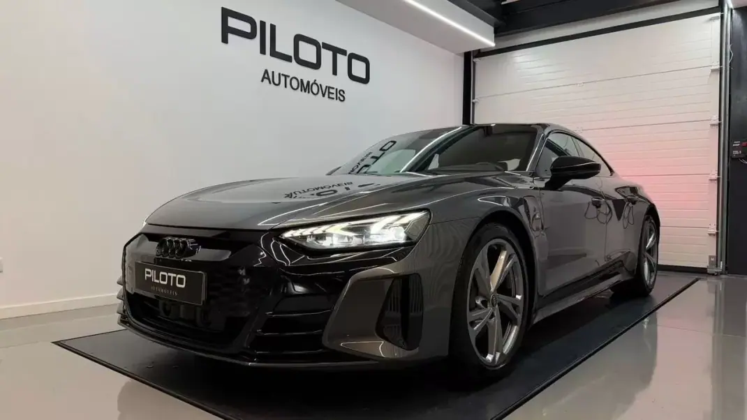 Audi e-tron GT 2022 - 57990 EUR, 59200 km - AUTO.MOTO.pt - 59200km - foto 1 de 28