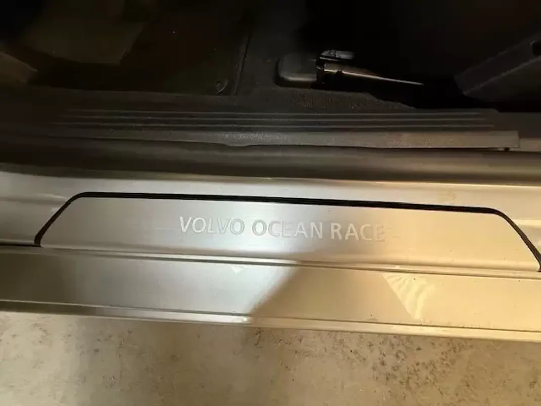 Volvo V40 2015 - 13750 EUR, 188000 km - AUTO.MOTO.pt - 188000km - foto 11 de 12