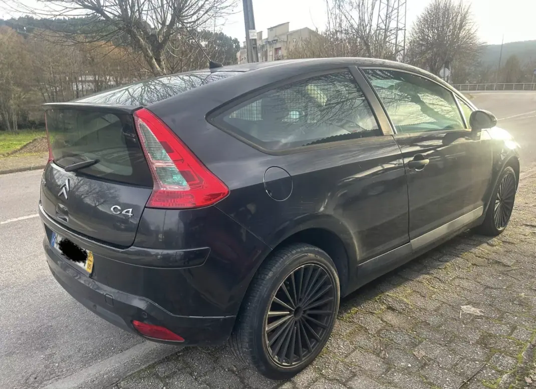 Citroën C4 2007 - 3250 EUR, 240000 km - AUTO.MOTO.pt - 240000km - foto 4 de 8