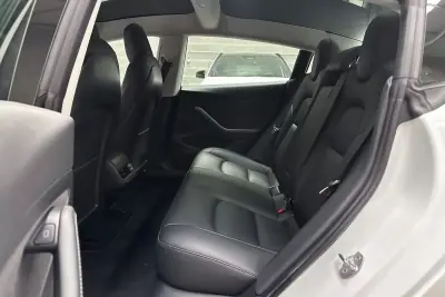 Tesla Model 3 2021 - 25450 EUR, 58710 km - AUTO.MOTO.pt - 58710km - foto 53 de 56