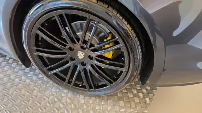Porsche Panamera 2016 - 62500 EUR, 186989 km - AUTO.MOTO.pt - 186989km - foto 35 de 69