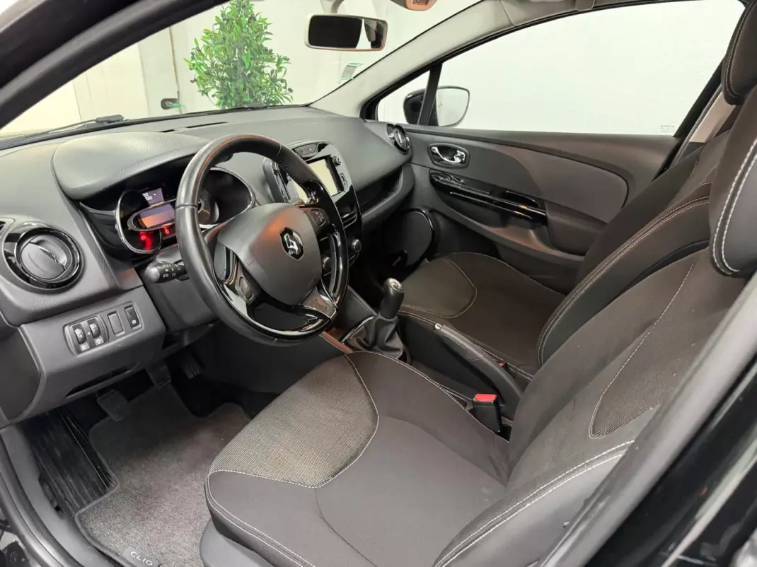 Renault Clio Sport Tourer 2014 - 7750 EUR, 199000 km - AUTO.MOTO.pt - 199000km - foto 7 de 16