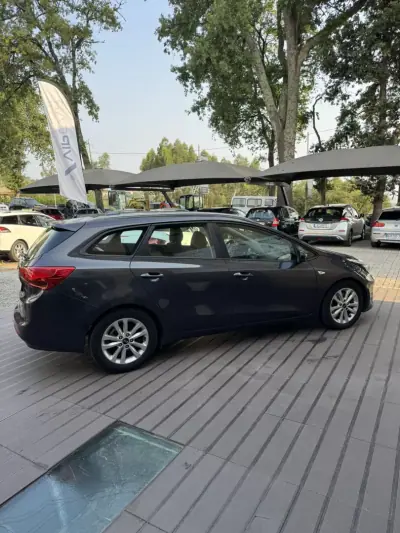 Kia Ceed 2018 - 12900 EUR, 118000 km - AUTO.MOTO.pt - 118000km - foto 8 de 10