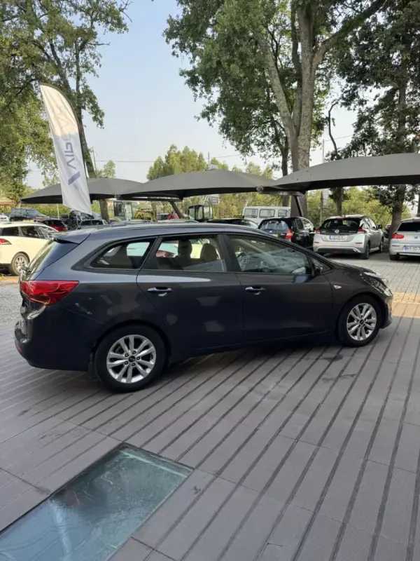 Kia Ceed 2018 - 12900 EUR, 118000 km - AUTO.MOTO.pt - 118000km - foto 8 de 10