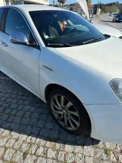 Alfa Romeo Giulietta 2011 - 4799 EUR, 466000 km - AUTO.MOTO.pt - 466000km - foto 3 de 6