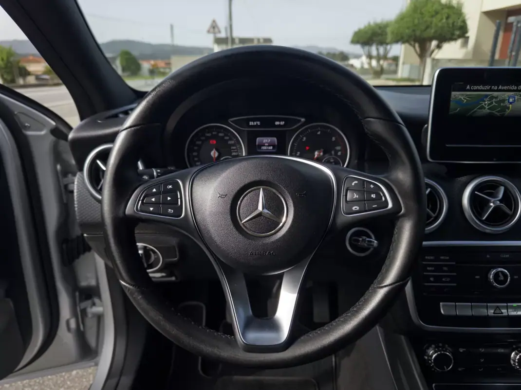 Mercedes-Benz A 180 2017 - 15990 EUR, 155000 km - AUTO.MOTO.pt - 155000km - foto 17 de 34