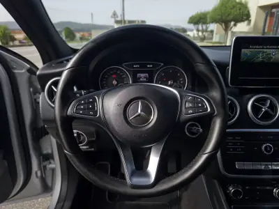 Mercedes-Benz A 180 2017 - 15990 EUR, 155000 km - AUTO.MOTO.pt - 155000km - foto 17 de 34
