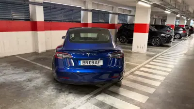 Tesla Model 3 2019 - 21900 EUR, 144900 km - AUTO.MOTO.pt - 144900km - foto 4 de 27