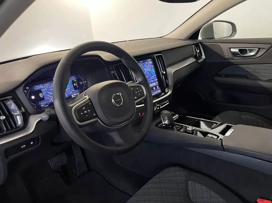 Volvo V60 2025 - 43500 EUR, 1900 km - AUTO.MOTO.pt - 1900km - foto 11 de 35