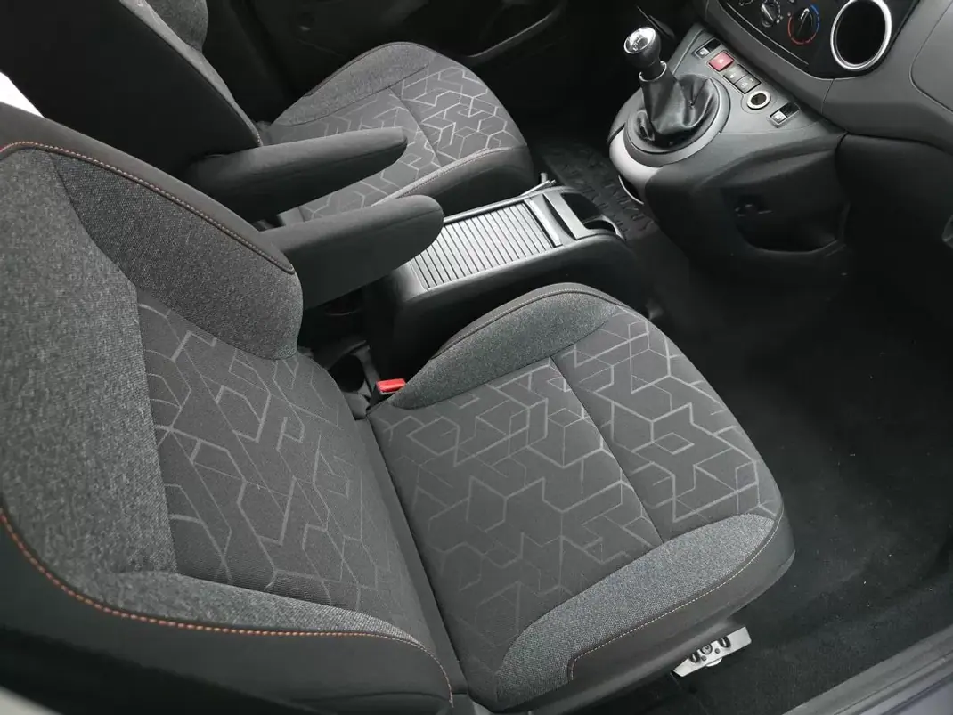 Peugeot Partner 2017 - 12490 EUR, 129000 km - AUTO.MOTO.pt - 129000km - foto 21 de 27