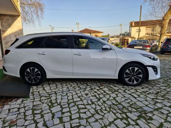 Kia Ceed SW 2023 - 23500 EUR, 82000 km - AUTO.MOTO.pt - 82000km - foto 5 de 42