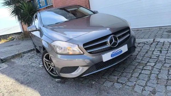 Mercedes-Benz A 180 2013 - 12500 EUR, 180000 km - AUTO.MOTO.pt - 180000km - foto 4 de 15