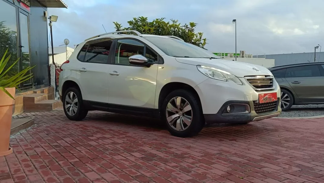 Peugeot 2008 2015 - 12990 EUR, 154000 km - AUTO.MOTO.pt - 154000km - foto 14 de 37