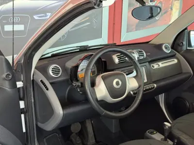 Smart Fortwo Cabrio 2012 - 8990 EUR, 101606 km - AUTO.MOTO.pt - 101606km - foto 16 de 19