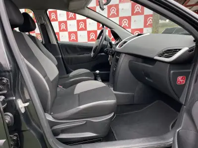 Peugeot 207 2009 - 5990 EUR, 180168 km - AUTO.MOTO.pt - 180168km - foto 12 de 17
