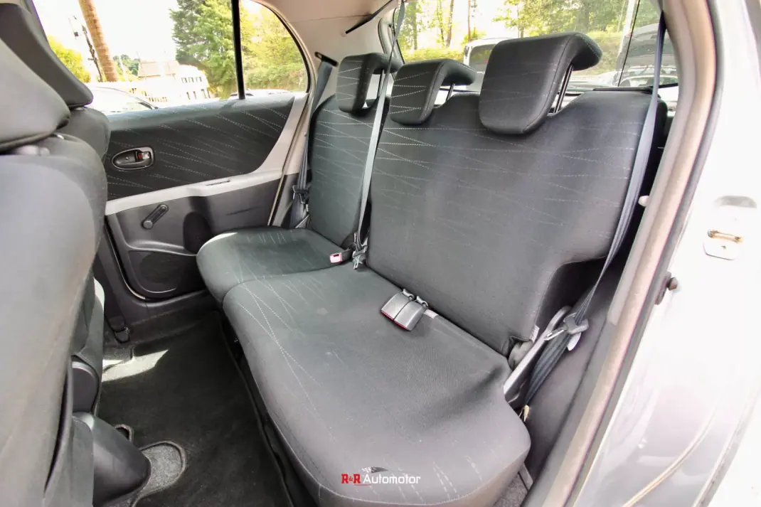Toyota Yaris 2006 - 6900 EUR, 198000 km - AUTO.MOTO.pt - 198000km - foto 16 de 24
