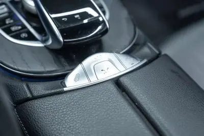 Mercedes-Benz E 220 2021 - 49950 EUR, 64000 km - AUTO.MOTO.pt - 64000km - foto 24 de 60