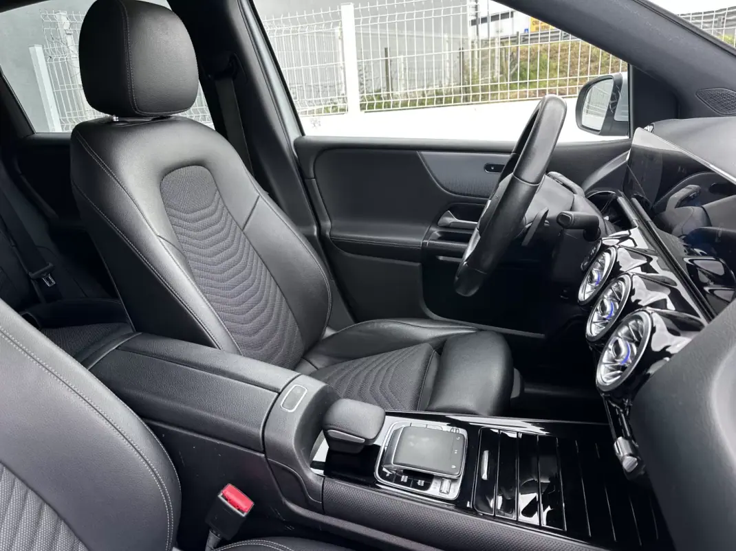 Mercedes-Benz B 180 2019 - 18900 EUR, 160000 km - AUTO.MOTO.pt - 160000km - foto 41 de 47