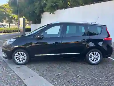 Renault Grand Scénic 2016 - 8150 EUR, 256000 km - AUTO.MOTO.pt - 256000km - foto 4 de 29