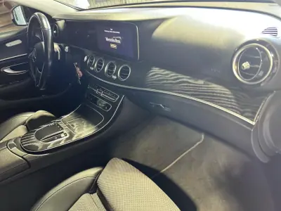 Mercedes-Benz E 200 2021 - 32000 EUR, 160000 km - 160000km - foto 17 de 47