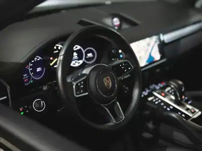 Porsche Cayenne Coupé 2023 - 104990 EUR, 18500 km - AUTO.MOTO.pt - 18500km - foto 16 de 26