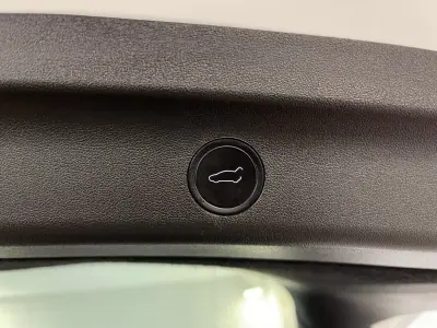 Tesla Model Y 2023 - 39500 EUR, 48000 km - 48000km - foto 41 de 43