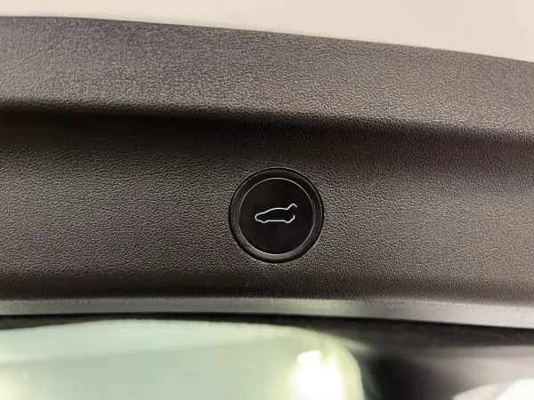 Tesla Model Y 2023 - 39500 EUR, 48000 km - 48000km - foto 41 de 43