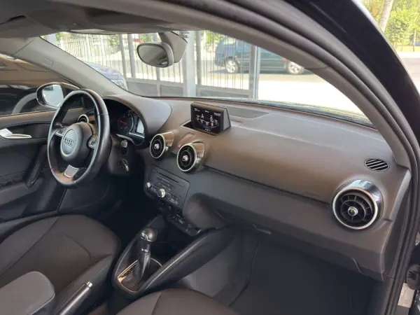 Audi A1 Sportback 2014 - 15750 EUR, 119146 km - 119146km - foto 26 de 26