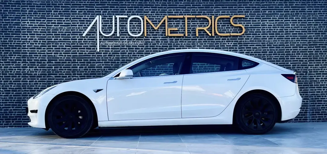 Tesla Model 3 2019 - 24490 EUR, 112000 km - 112000km - foto 4 de 16