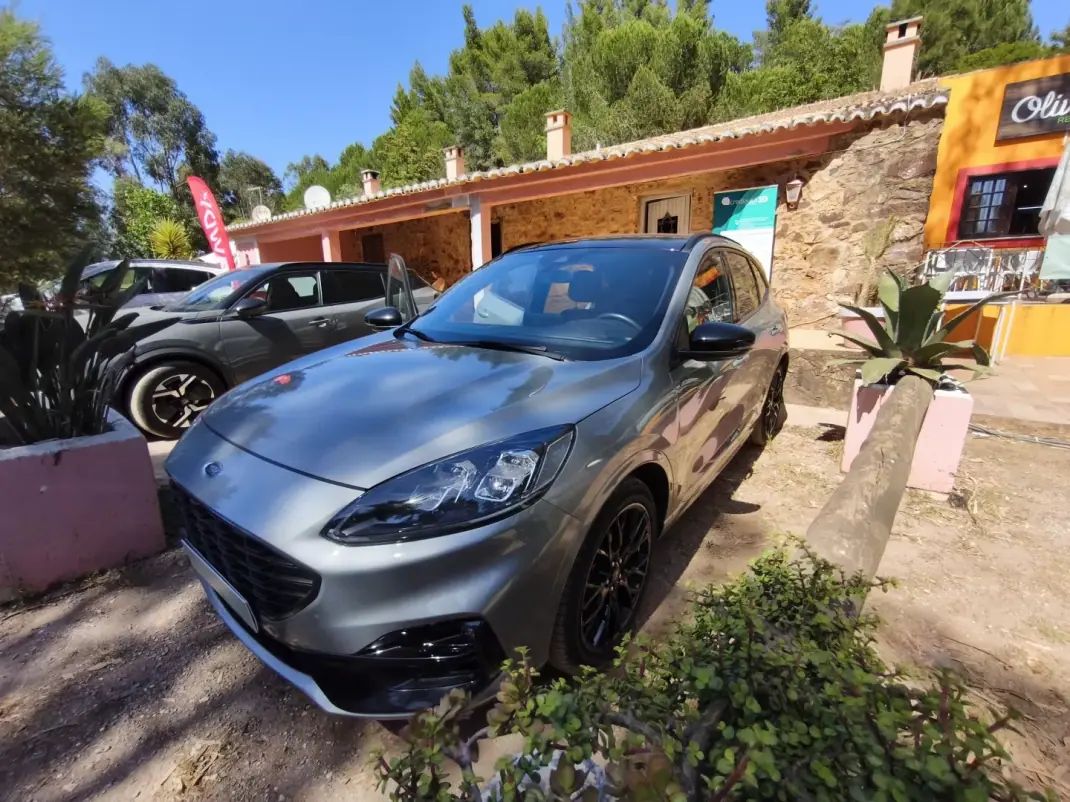 Ford Kuga 2023 - 21750 EUR, 67500 km - AUTO.MOTO.pt - 67500km - foto 1 de 21