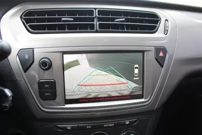 Citroën C-Elysée 2019 - 10500 EUR, 118000 km - AUTO.MOTO.pt - 118000km - foto 16 de 21