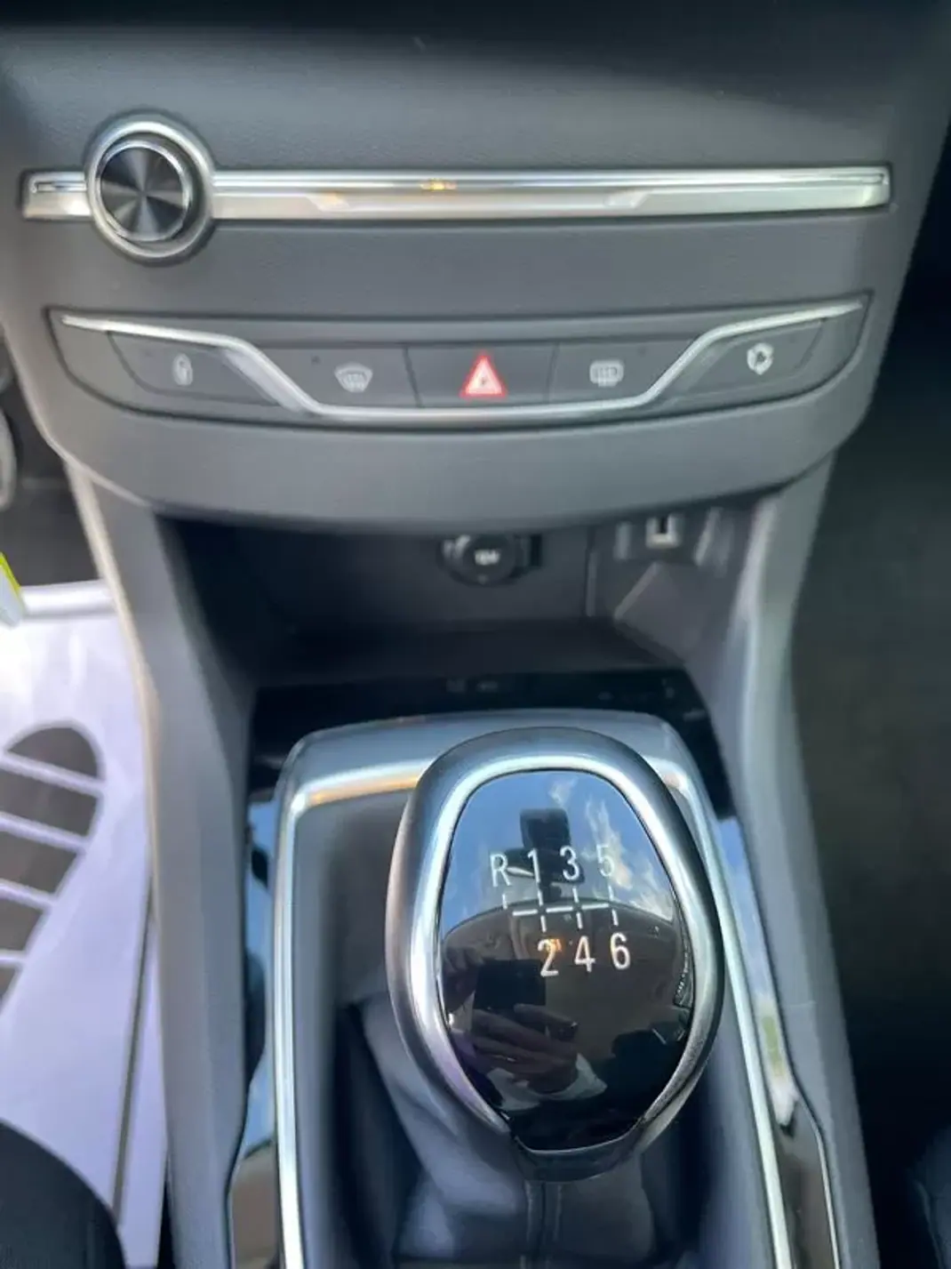 Peugeot 308 2021 - 15200 EUR, 92693 km - AUTO.MOTO.pt - 92693km - foto 9 de 24