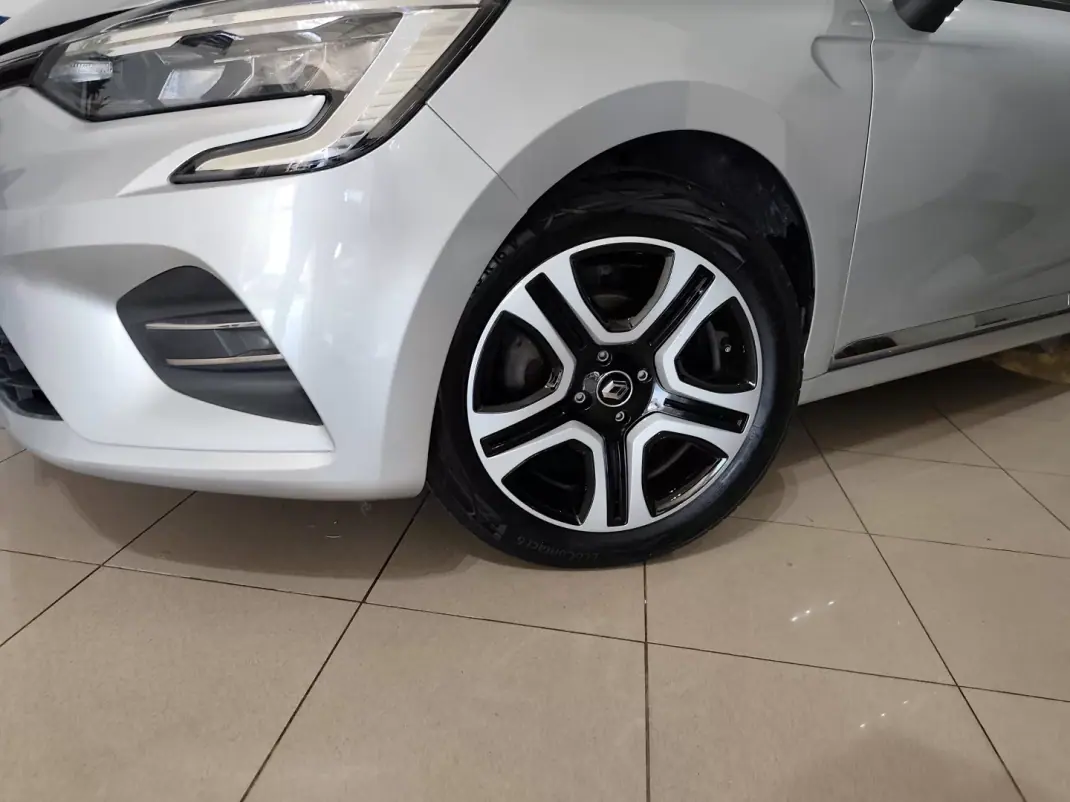 Renault Clio 2021 - 12750 EUR, 76000 km - 76000km - foto 4 de 24