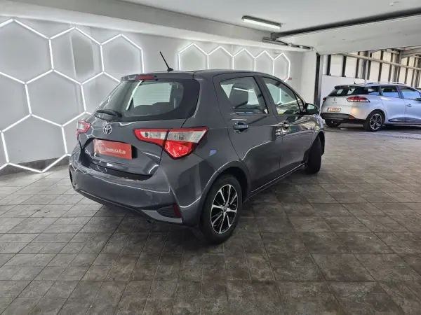 Toyota Yaris 2019 - 13650 EUR, 135421 km - AUTO.MOTO.pt - 135421km - foto 18 de 37