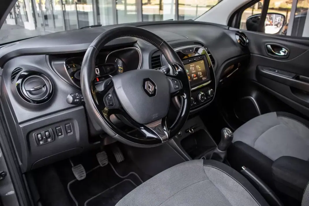 Renault Captur 2014 - 10900 EUR, 135948 km - 135948km - foto 22 de 38