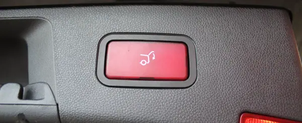 Mercedes-Benz E 250 2010 - 12990 EUR, 245000 km - AUTO.MOTO.pt - 245000km - foto 8 de 48