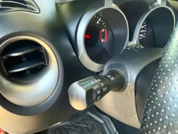 Nissan Juke 2011 - 12990 EUR, 187600 km - AUTO.MOTO.pt - 187600km - foto 18 de 22