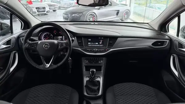 Opel Astra Sports Tourer 2019 - 10750 EUR, 156084 km - AUTO.MOTO.pt - 156084km - foto 13 de 26