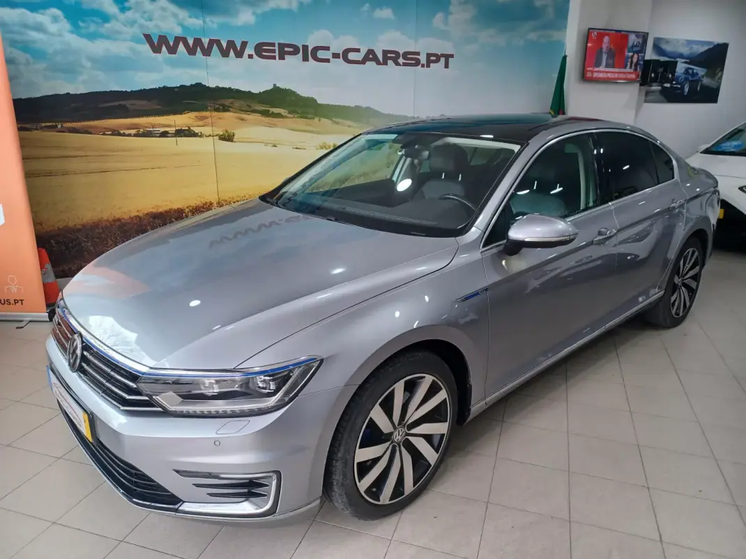 Volkswagen Passat 2017 - 19390 EUR, 112082 km - AUTO.MOTO.pt - 112082km - foto 1 de 40
