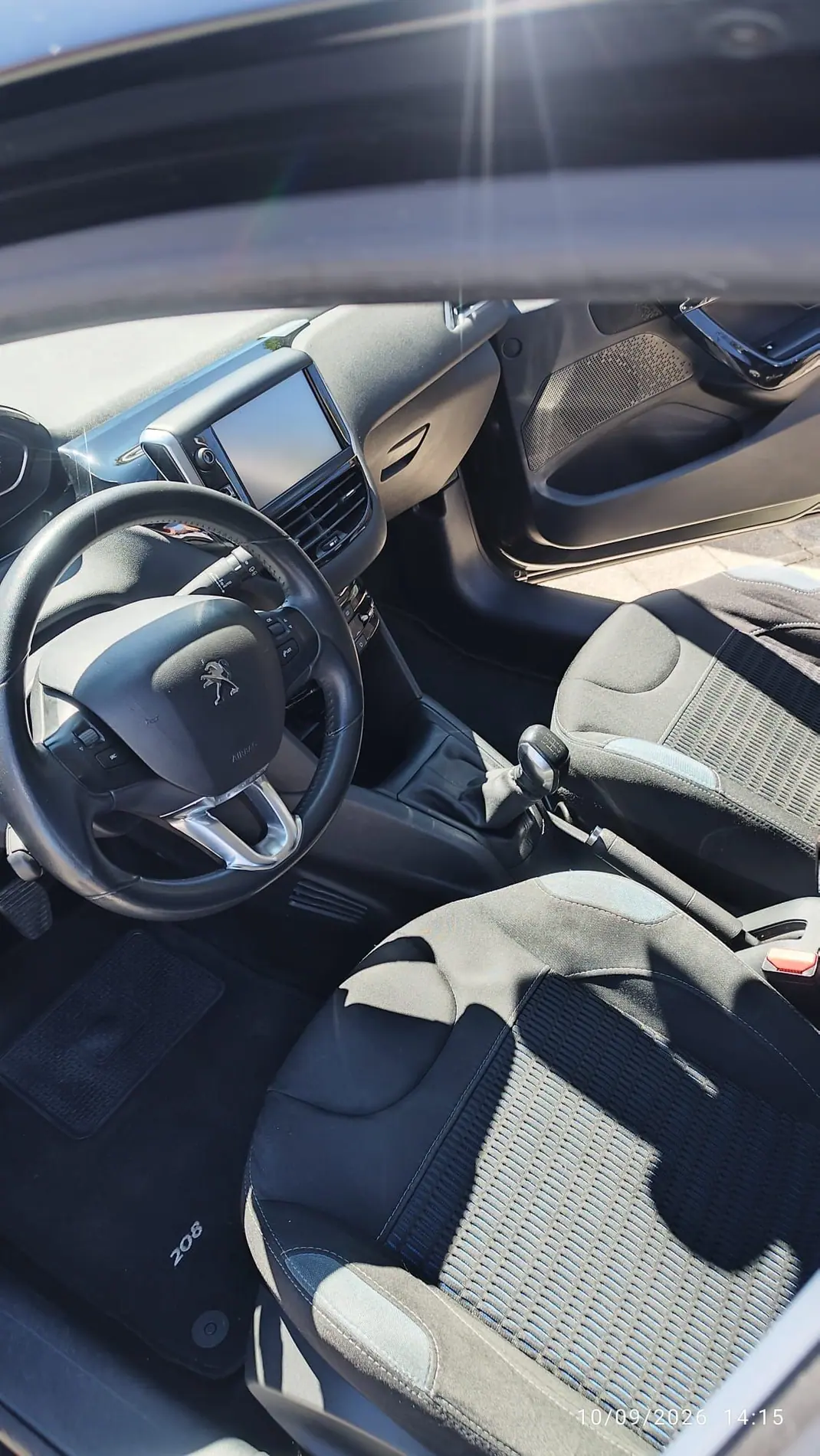 Peugeot 208 2015 - 7000 EUR, 133000 km - 133000km - foto 8 de 15