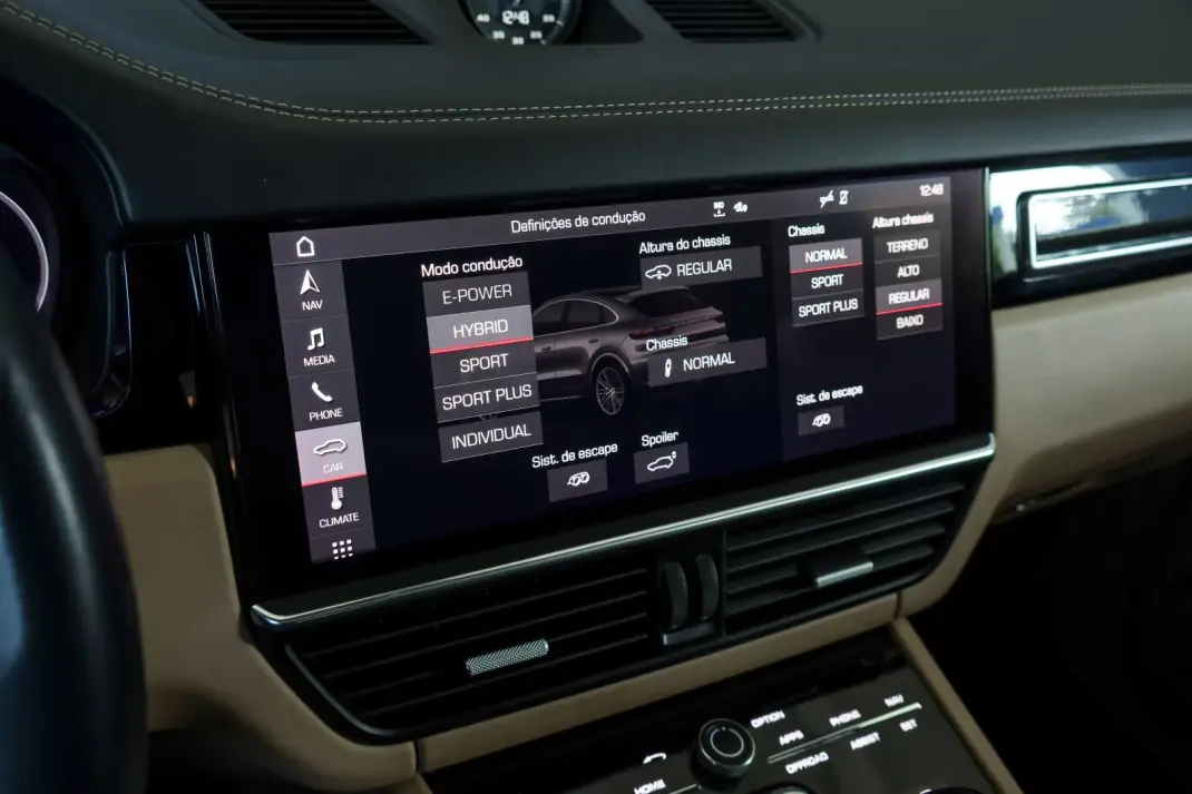 Porsche Cayenne Coupé 2021 - 120000 EUR, 93815 km - AUTO.MOTO.pt - 93815km - foto 15 de 22