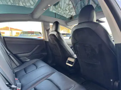 Tesla Model 3 2021 - 26500 EUR, 105000 km - AUTO.MOTO.pt - 105000km - foto 16 de 37