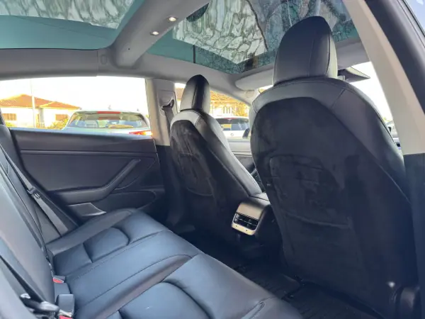 Tesla Model 3 2021 - 26500 EUR, 105000 km - AUTO.MOTO.pt - 105000km - foto 16 de 37