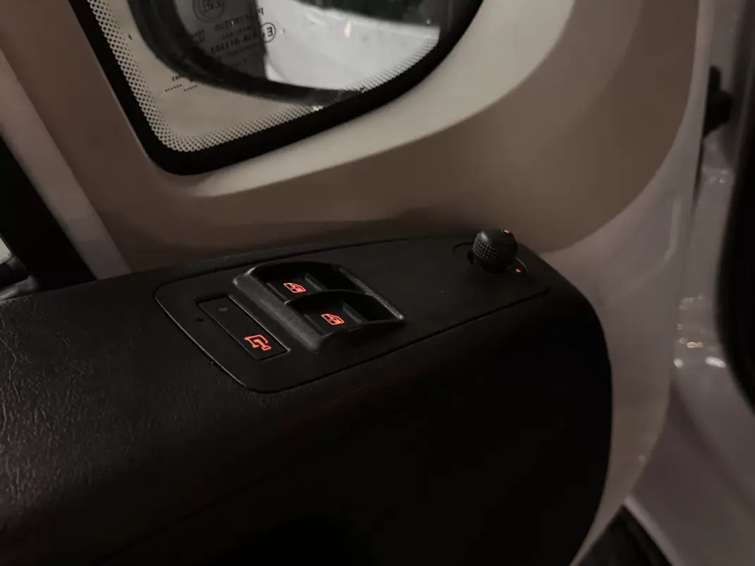 Peugeot Partner L2 caixa automática 130cv 2022 - 16990 EUR, 170100 km - AUTO.MOTO.pt - 170100km - foto 15 de 26