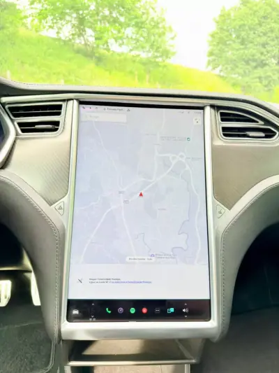 Tesla Model S 2013 - 15500 EUR, 306000 km - AUTO.MOTO.pt - 306000km - foto 11 de 24