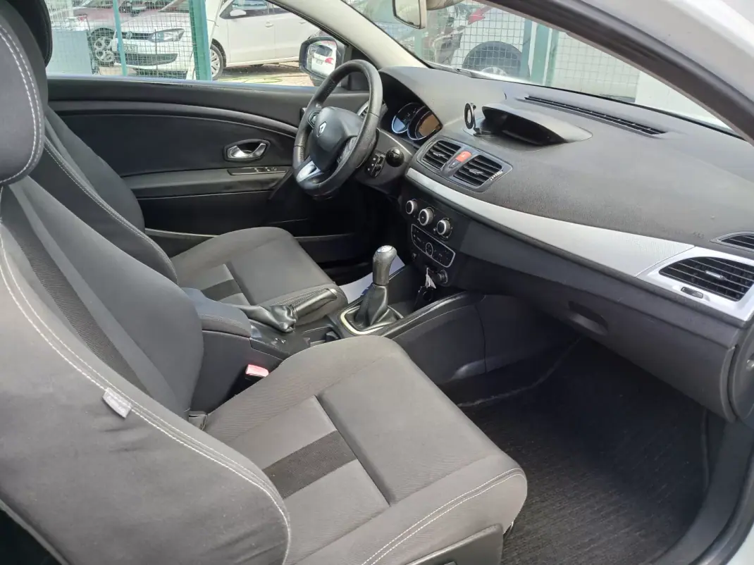 Renault Mégane Coupe 2010 - 7950 EUR, 115752 km - 115752km - foto 21 de 25