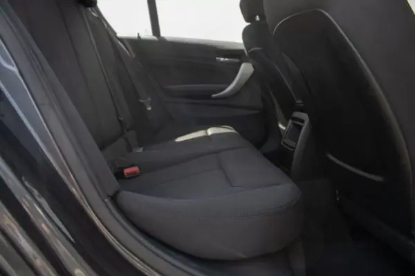 BMW 116 2018 - 16500 EUR, 113000 km - AUTO.MOTO.pt - 113000km - foto 18 de 33