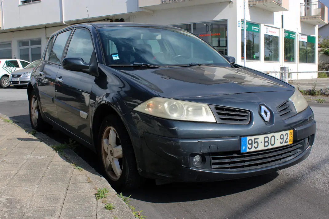 Renault Mégane 2006 - 1000 EUR, 324800 km - AUTO.MOTO.pt - 324800km - foto 1 de 16