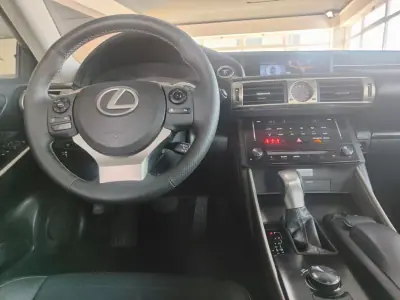 Lexus IS 300H 2013 - 19990 EUR, 170000 km - AUTO.MOTO.pt - 170000km - foto 23 de 38