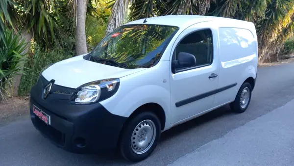 Renault Kangoo 2021 - 19500 EUR, 92500 km - AUTO.MOTO.pt - 92500km - foto 9 de 17